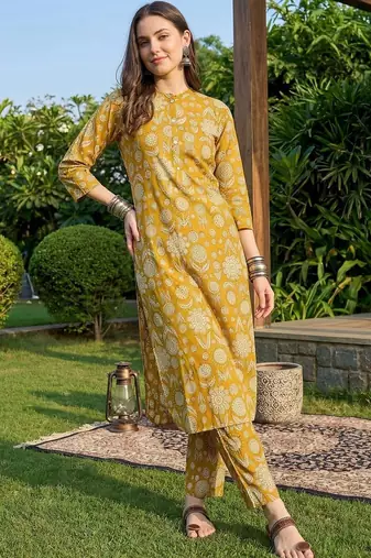 women ethnic motifs printed regular cotton kurta with trousers