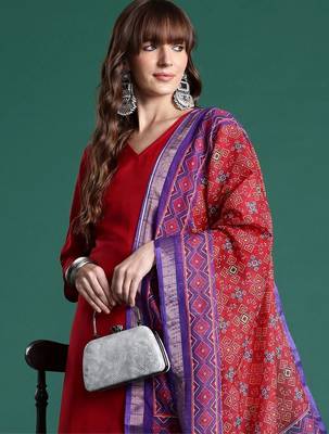 women ethnic motifs regular kurta with trousers & with dupatta 2