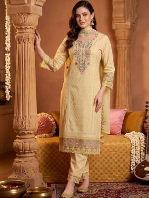 women floral embroidered regular thread work cotton kurta with trousers & with dupatta 1