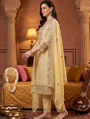 women floral embroidered regular thread work cotton kurta with trousers & with dupatta 3