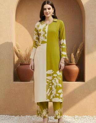 women floral printed regular kurta with trousers 1