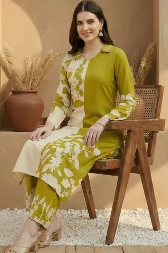 women floral printed regular kurta with trousers