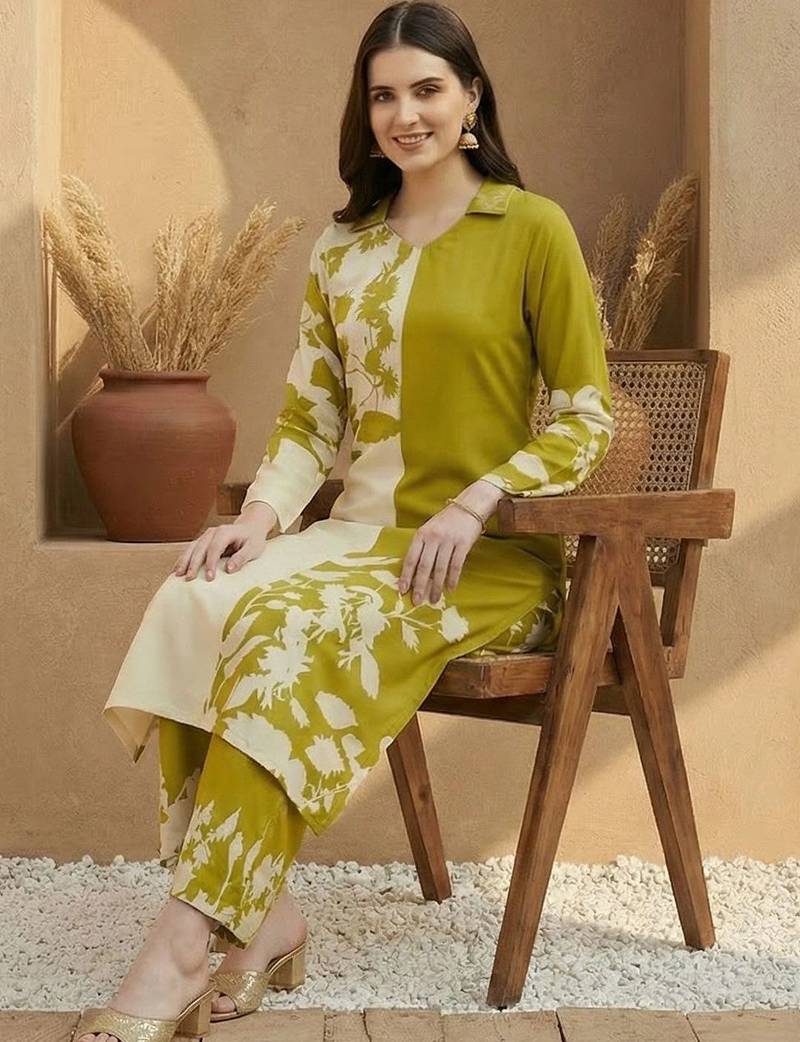 women floral printed regular kurta with trousers