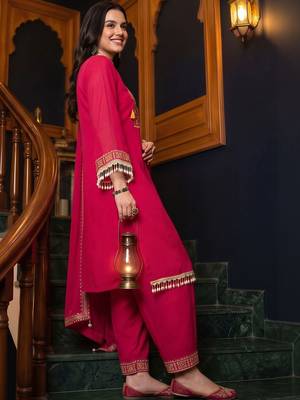 women ethnic motifs embroidered regular thread work kurta with trousers & with dupatta 3