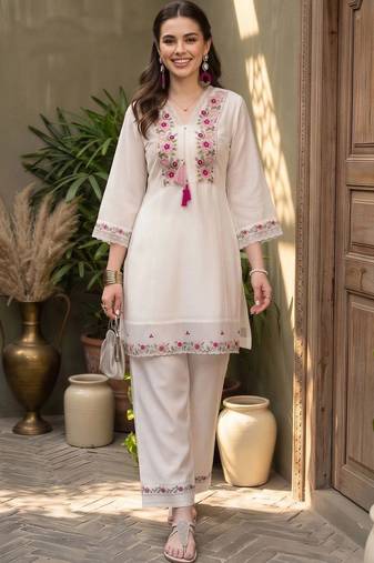 women floral embroidered regular thread work kurta with palazzos