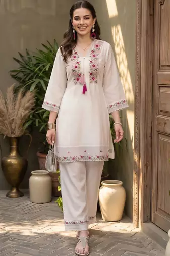 women floral embroidered regular thread work kurta with palazzos