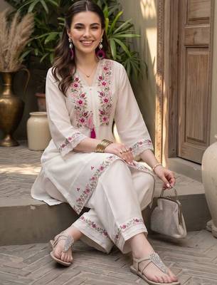women floral embroidered regular thread work kurta with palazzos 5