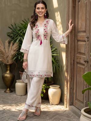women floral embroidered regular thread work kurta with palazzos 6