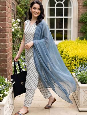 women ethnic motifs printed regular cotton kurta with trousers & with dupatta 1