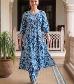 women floral printed pleated cotton kurta with trousers