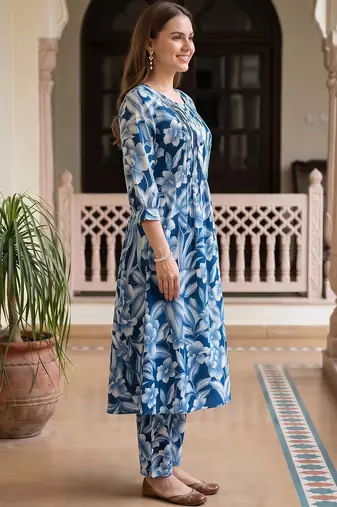 women floral printed pleated cotton kurta with trousers