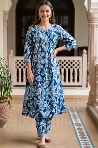 women floral printed pleated cotton kurta with trousers