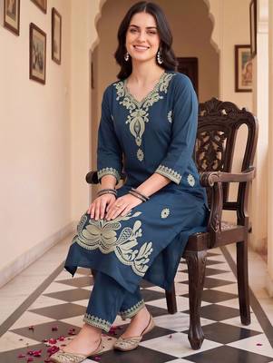women ethnic motifs embroidered regular thread work cotton kurta with trousers 5