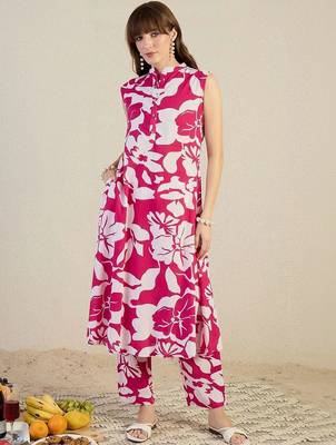 women floral printed regular cotton kurta with trousers 1