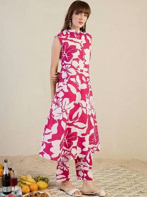 women floral printed regular cotton kurta with trousers 3