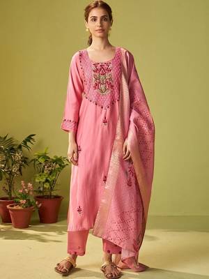 women ethnic motifs embroidered regular thread work kurta with trousers & with dupatta 5