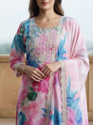 women floral printed regular thread work kurta with trousers & with dupatta 3