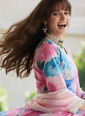 women floral printed regular thread work kurta with trousers & with dupatta 6