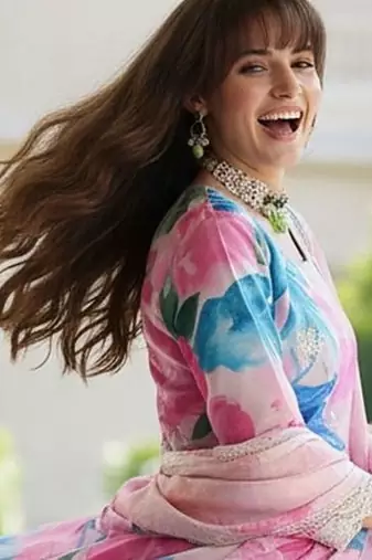 women floral printed regular thread work kurta with trousers & with dupatta