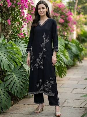 women floral embroidered regular thread work kurta with palazzos 1