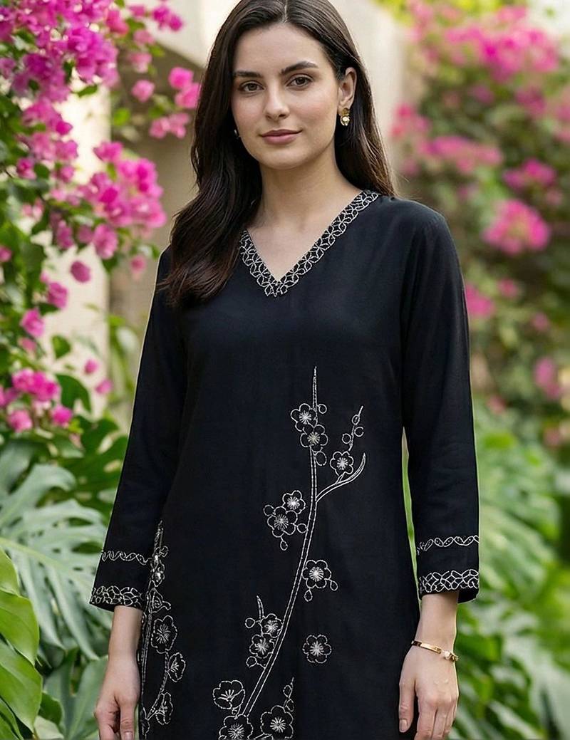 women floral embroidered regular thread work kurta with palazzos