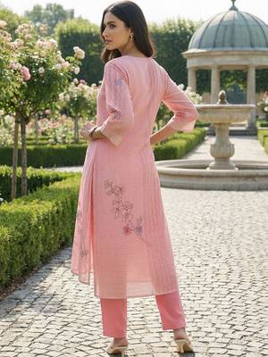 women floral printed regular kurta with trousers & with dupatta 4