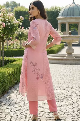 women floral printed regular kurta with trousers & with dupatta
