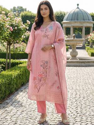 women floral printed regular kurta with trousers & with dupatta 6