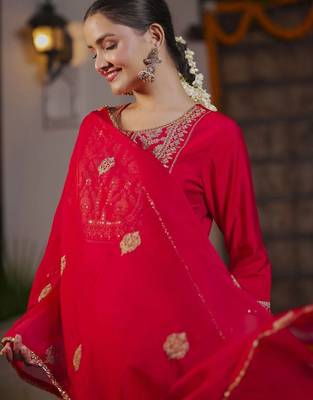 women ethnic motifs embroidered regular liva kurta with trousers & with dupatta 2
