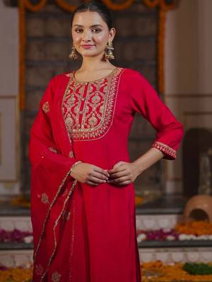 women ethnic motifs embroidered regular liva kurta with trousers & with dupatta 3