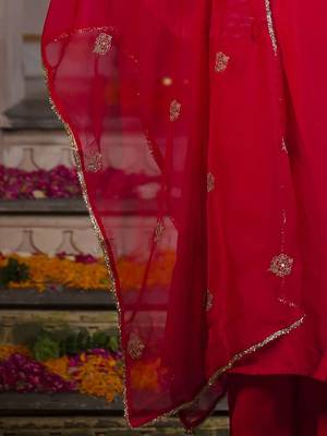 women ethnic motifs embroidered regular liva kurta with trousers & with dupatta 4