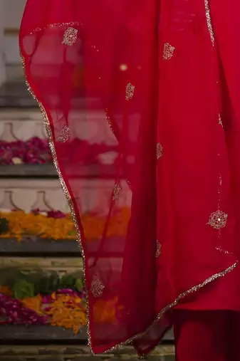 women ethnic motifs embroidered regular liva kurta with trousers & with dupatta