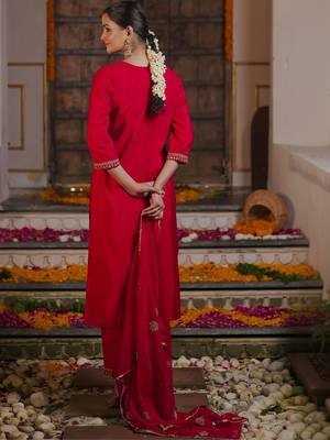 women ethnic motifs embroidered regular liva kurta with trousers & with dupatta 6