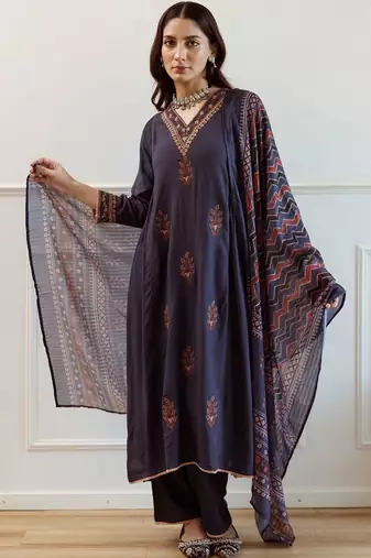 women ethnic motifs regular thread work kurta with trousers & with dupatta