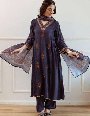 women ethnic motifs regular thread work kurta with trousers & with dupatta 6