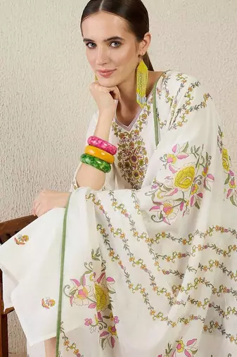 women floral embroidered regular thread work cotton kurta with trousers & with dupatta