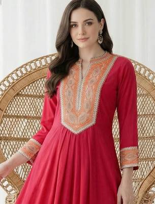 women ethnic motifs embroidered empire thread work kurta with trousers 2