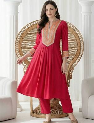 women ethnic motifs embroidered empire thread work kurta with trousers 6
