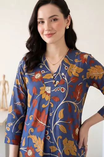 women floral printed regular cotton kurta with trousers