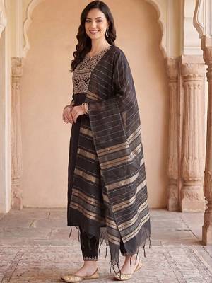 women ethnic motifs embroidered regular thread work liva kurta with trousers & with dupatta 3