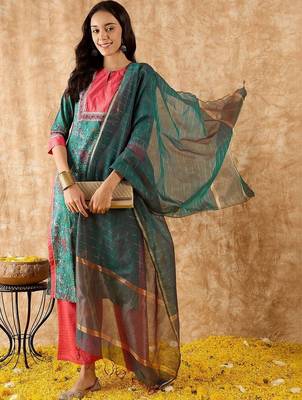 women ethnic motifs printed regular kurta with trousers & with dupatta 5