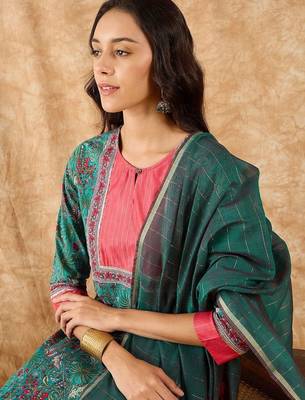 women ethnic motifs printed regular kurta with trousers & with dupatta 7