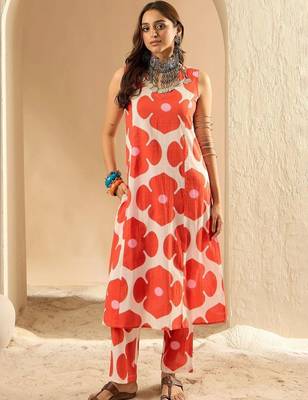 women floral printed regular cotton kurta with trousers 1
