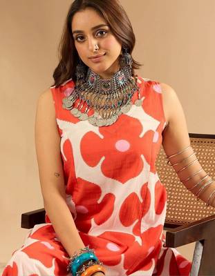 women floral printed regular cotton kurta with trousers 2