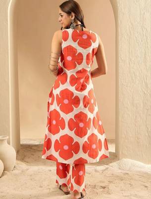 women floral printed regular cotton kurta with trousers 5