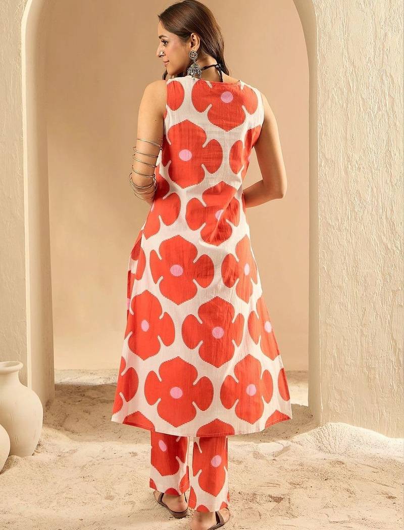 women floral printed regular cotton kurta with trousers