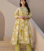 women floral printed regular cotton kurta with trousers