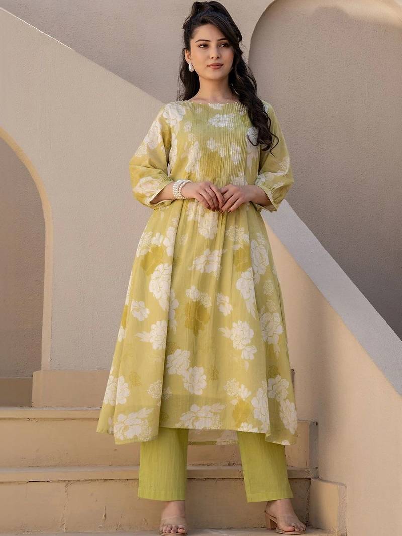 women floral printed regular cotton kurta with trousers