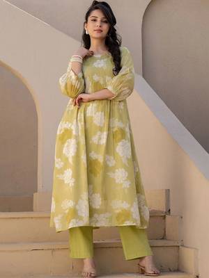 women floral printed regular cotton kurta with trousers 2