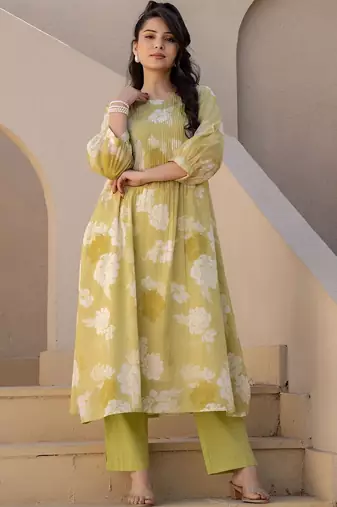 women floral printed regular cotton kurta with trousers